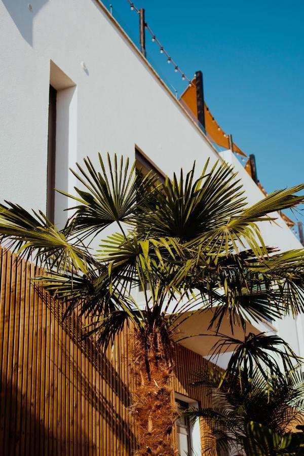 The Salty Pelican Yoga & Surf Retreat Peniche Exterior foto