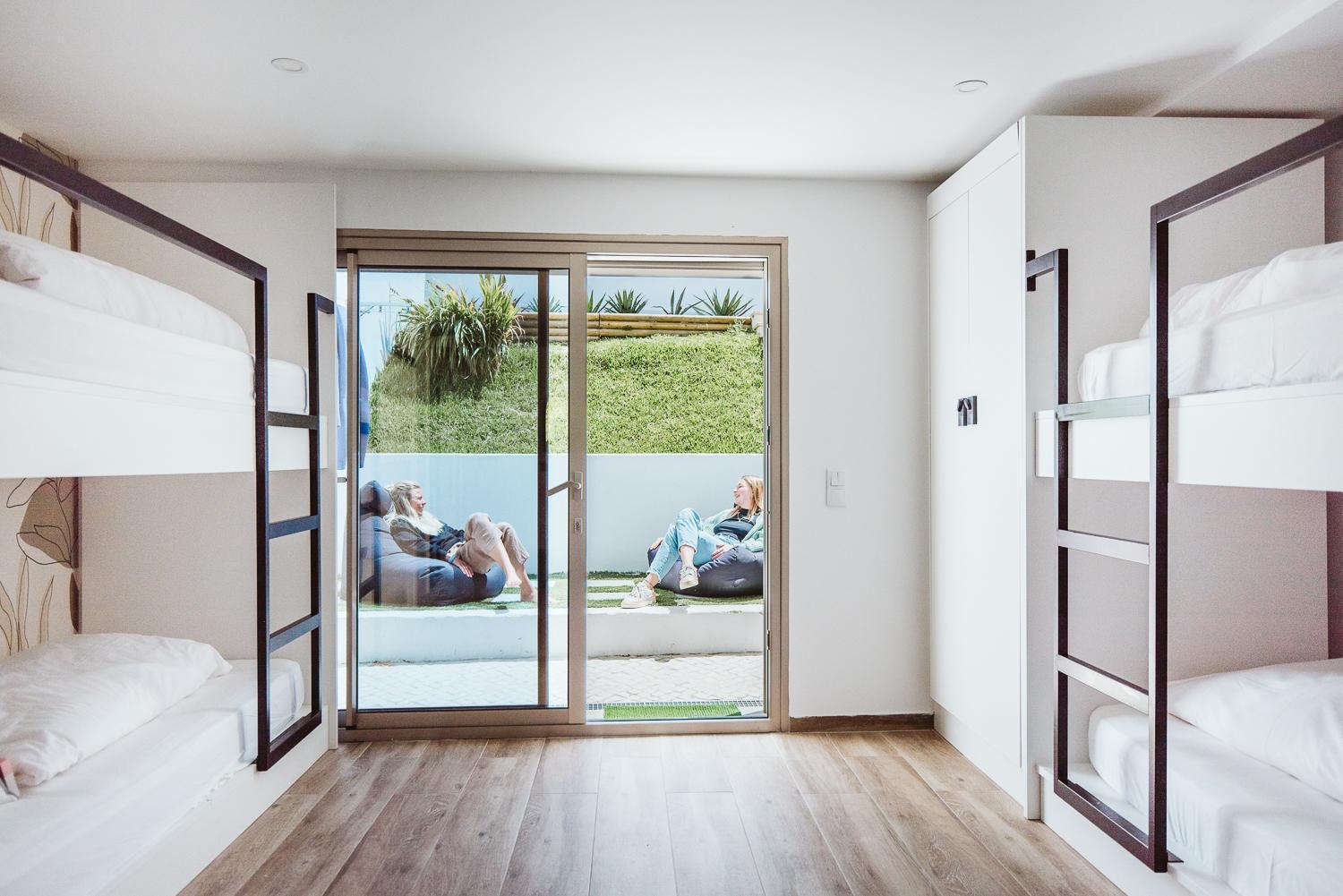 The Salty Pelican Yoga & Surf Retreat Peniche Habitación foto