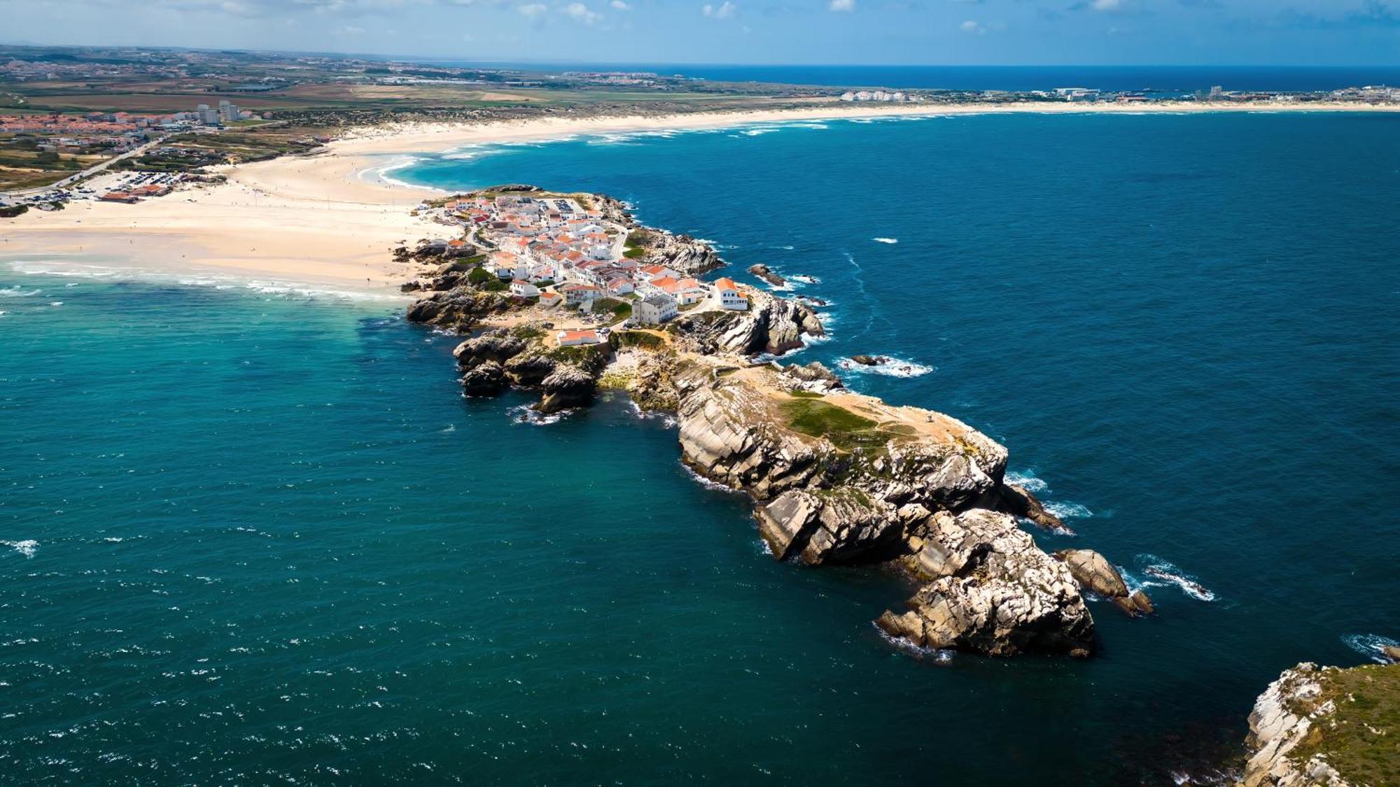 The Salty Pelican Yoga & Surf Retreat Peniche Exterior foto