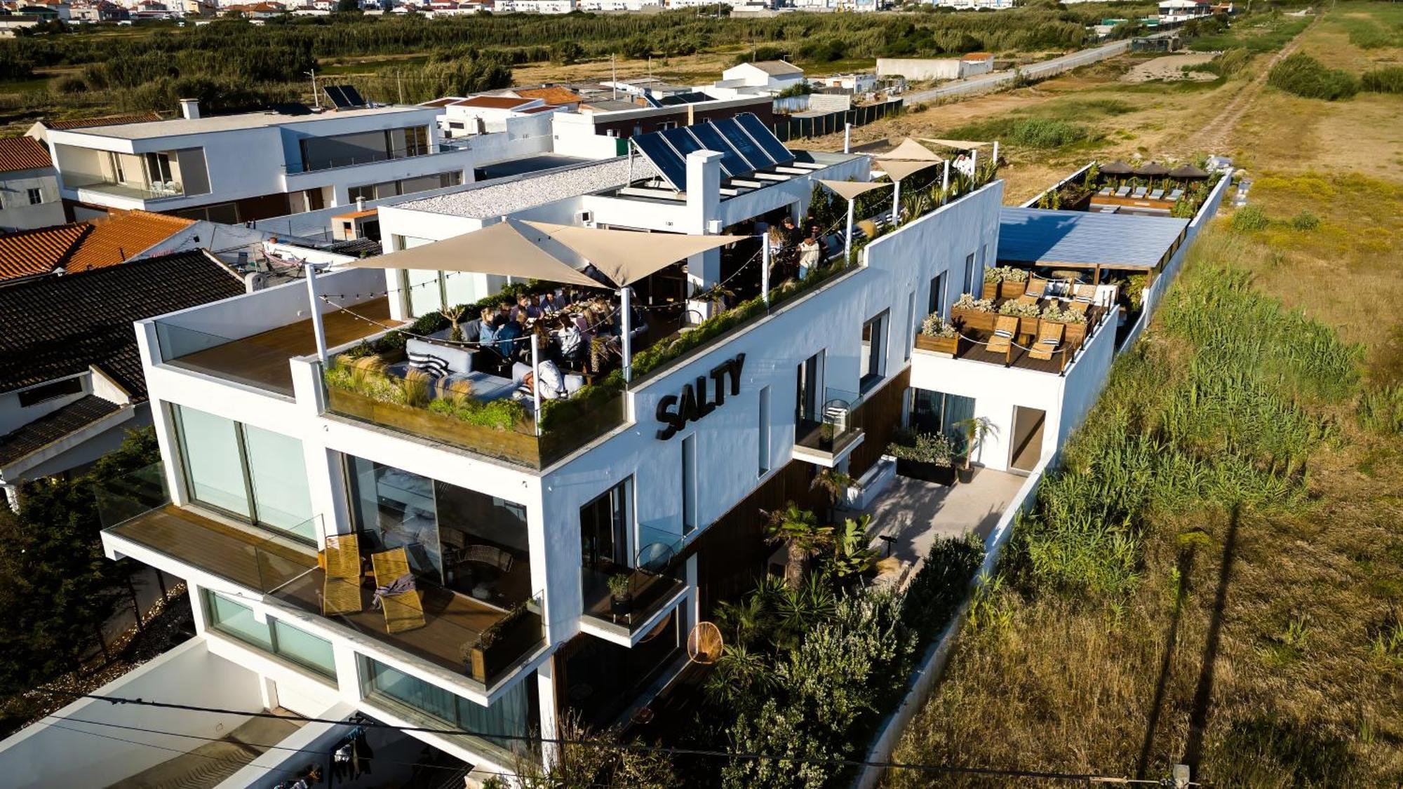 The Salty Pelican Yoga & Surf Retreat Peniche Exterior foto